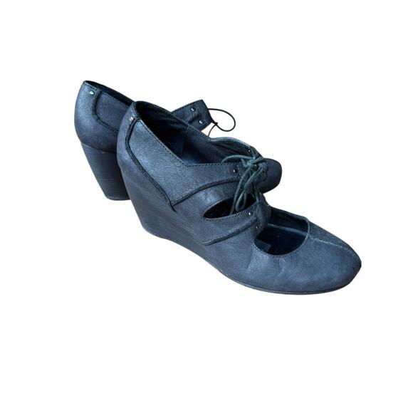 Eileen Fisher Black Leather Seamed Detail Laceup Closed Toe Wedge Heels - 7 - Picture 2 of 11